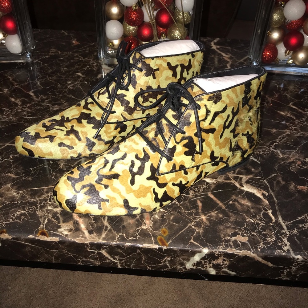 LOGO by Lori Goldstein Flat Lace-Up Ankle Boots
